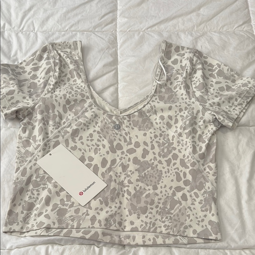 lululemon athletica Silver Gray Fitted Crop Blouse